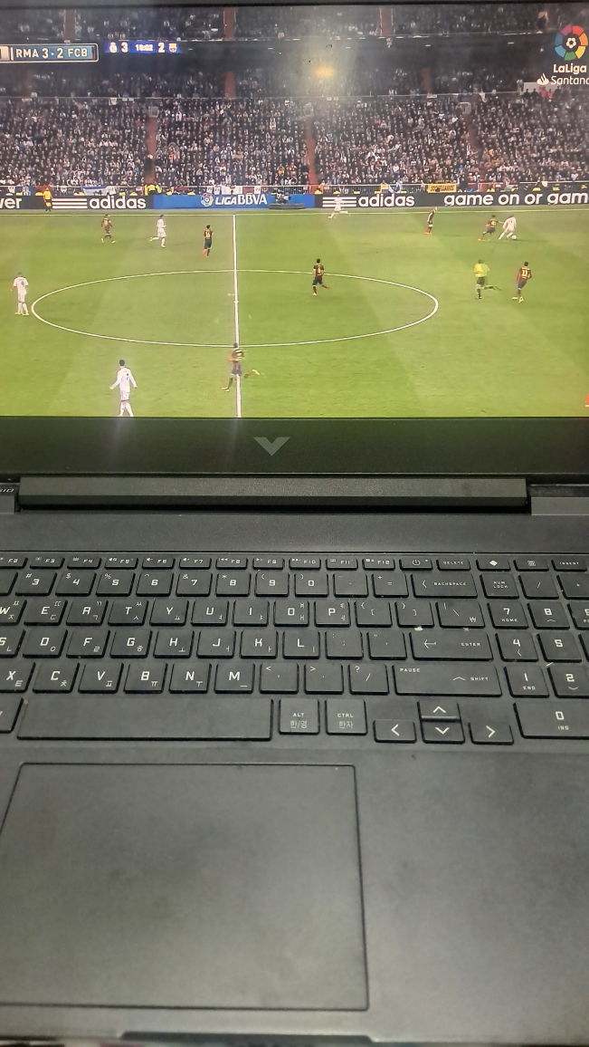 HP Victus Gaming Laptop - photo 2