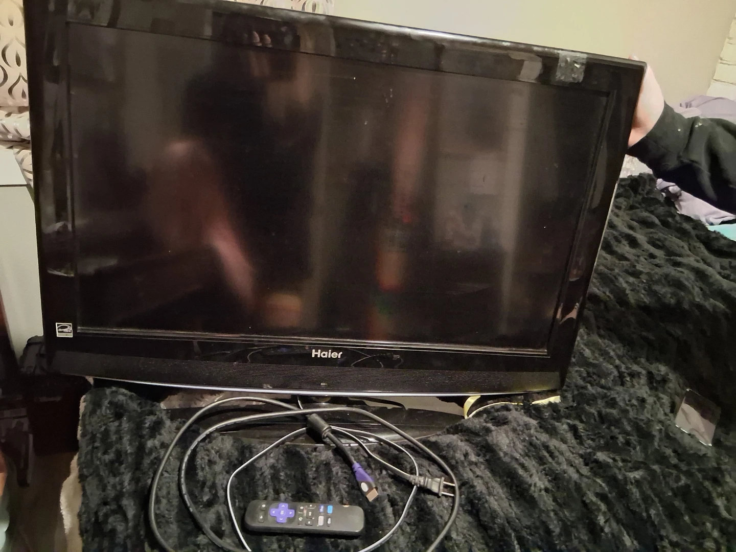 Haier Flat Screen TV with Remote - photo 2