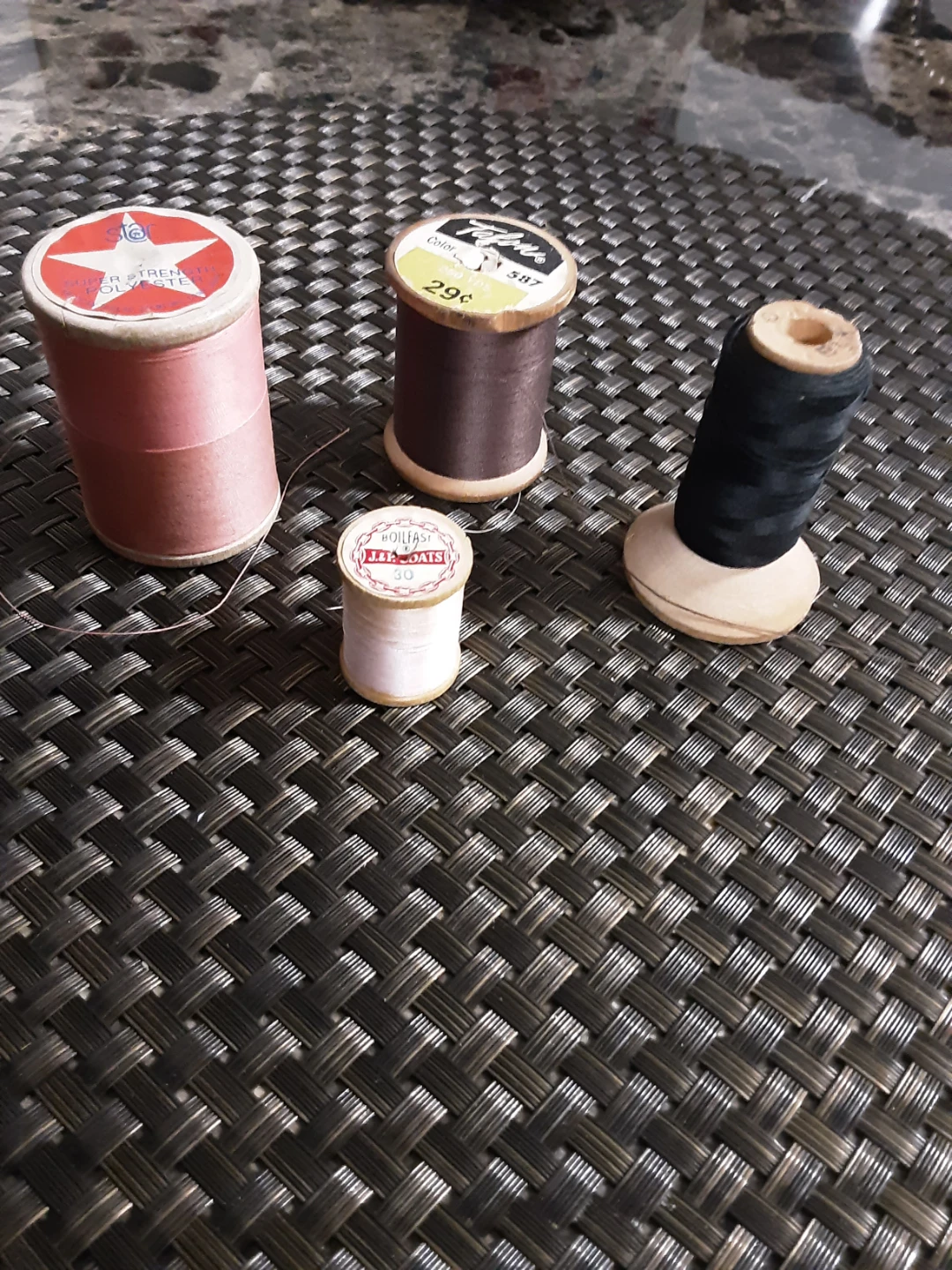 Vintage wooden spools of thread lot of 4 - photo 2