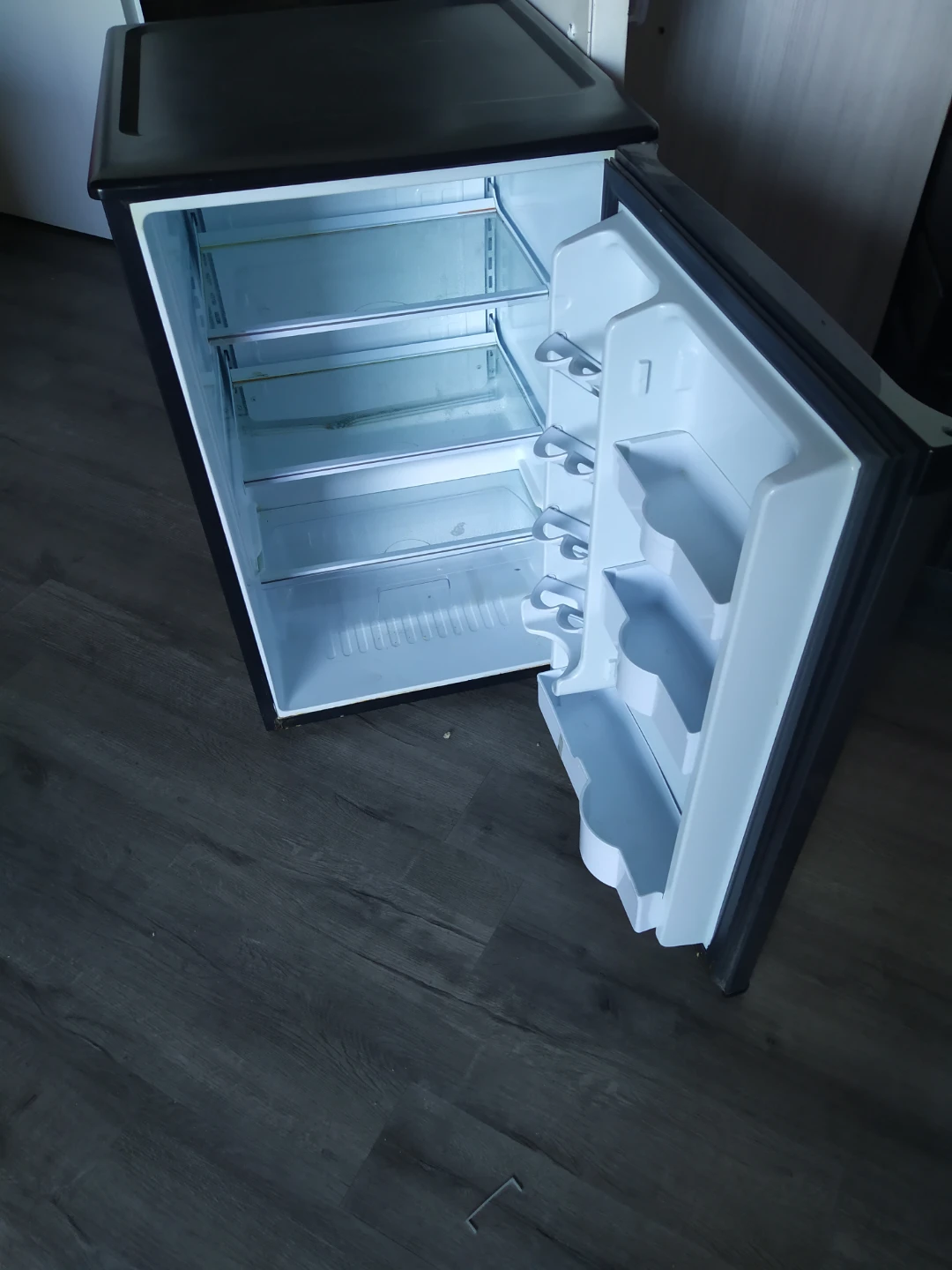 Danby DAR125SLDD Refrigerator - photo 2