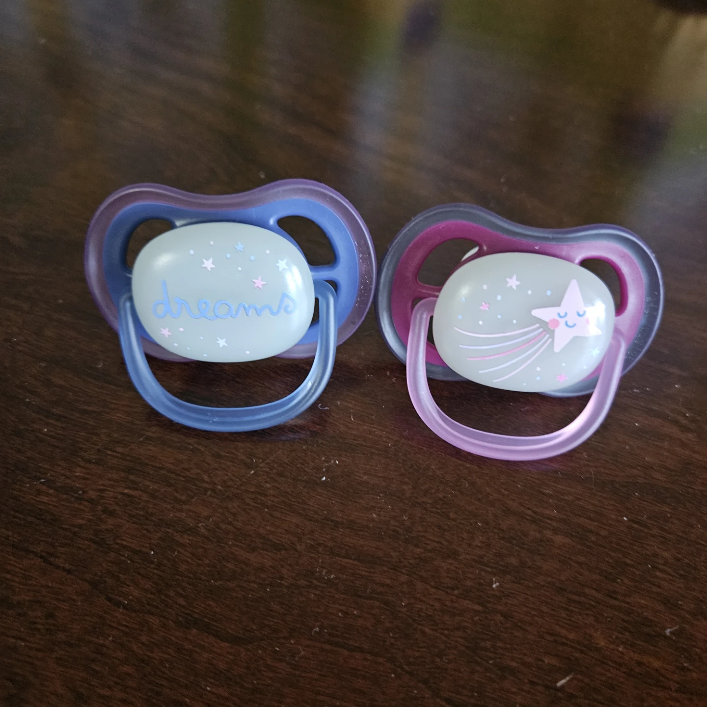 2 Pacifiers with "Dreams" and Star Design - photo 2
