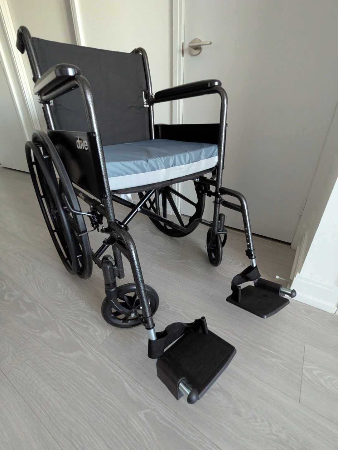 Drive Medical Wheelchair + Gel E Cushion