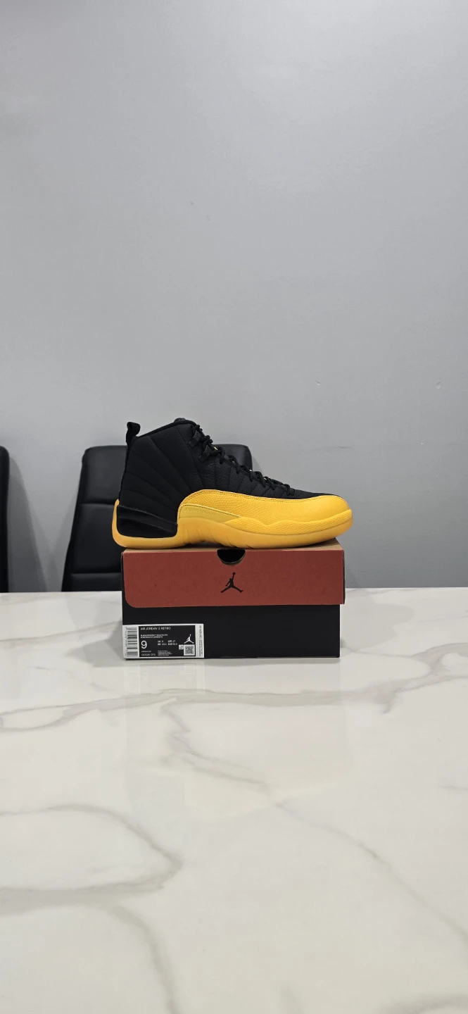Air Jordan 12 Black University Gold size 9