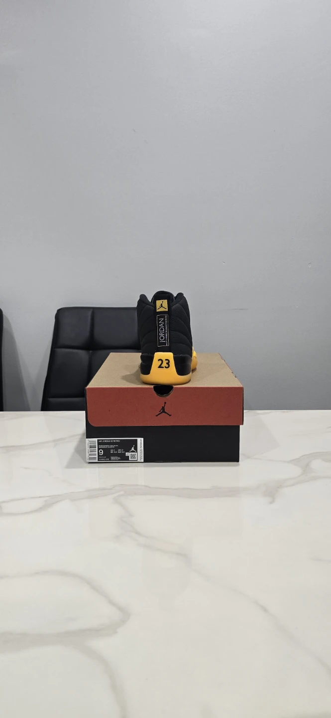 Air Jordan 12 Black University Gold size 9 - photo 2