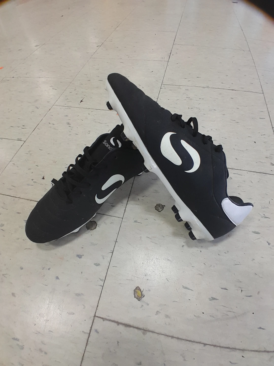 Sondico Soccer Cleats Men's Size 10 - photo 4