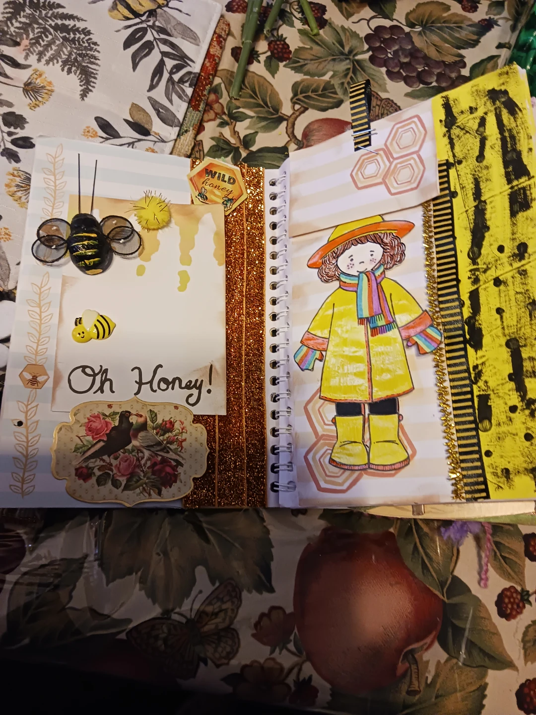 Handmade Bee Themed Scrapbook/Journal - photo 3