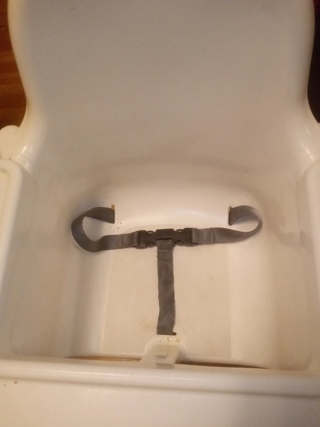 White Plastic Baby High Chair with Straps - photo 2