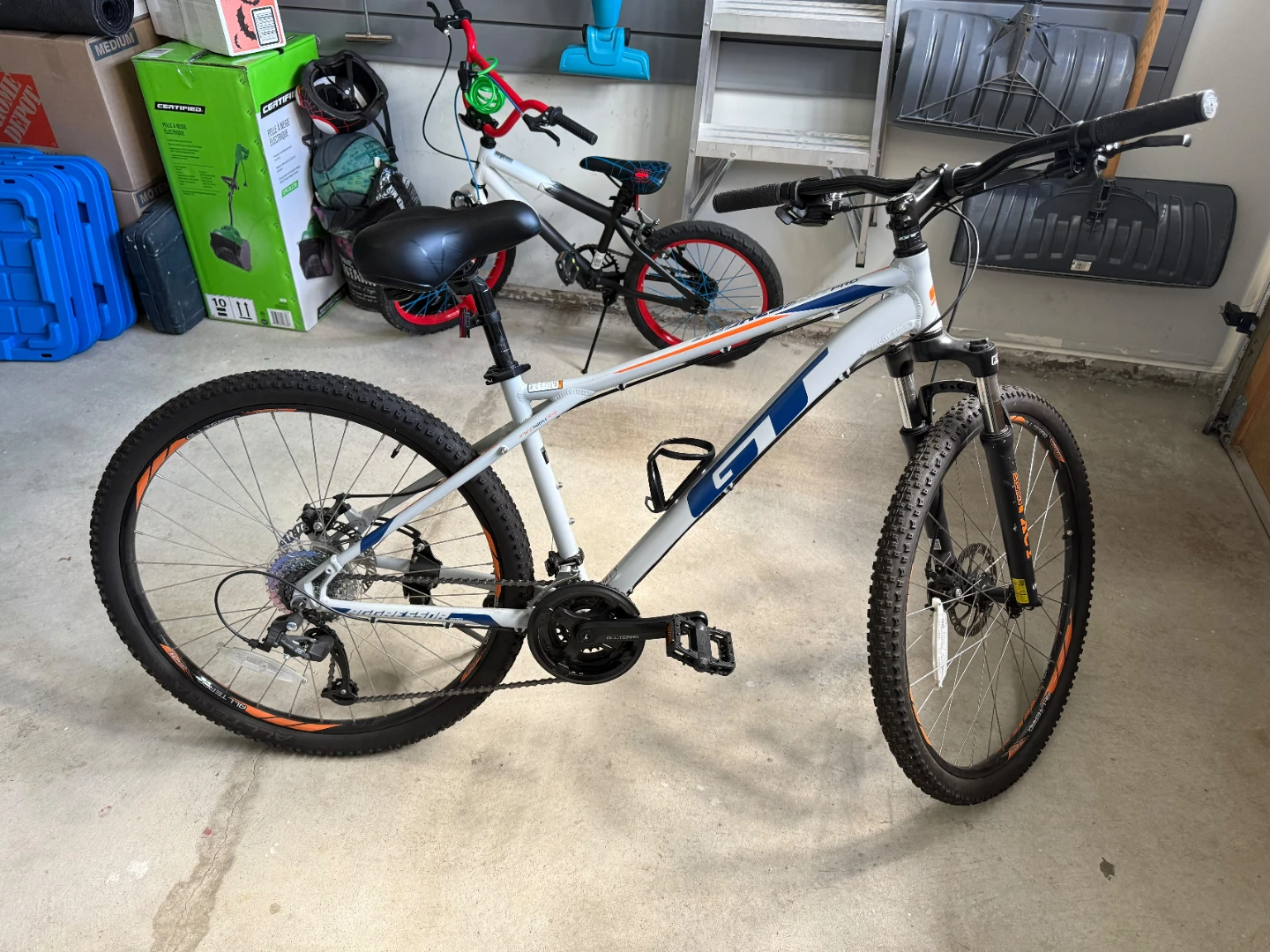 GT Aggressor Pro Mountain Bike - photo 4