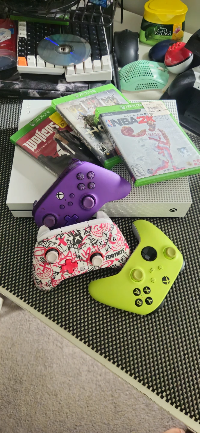 Xbox Console with 3 Controllers and Games - photo 2