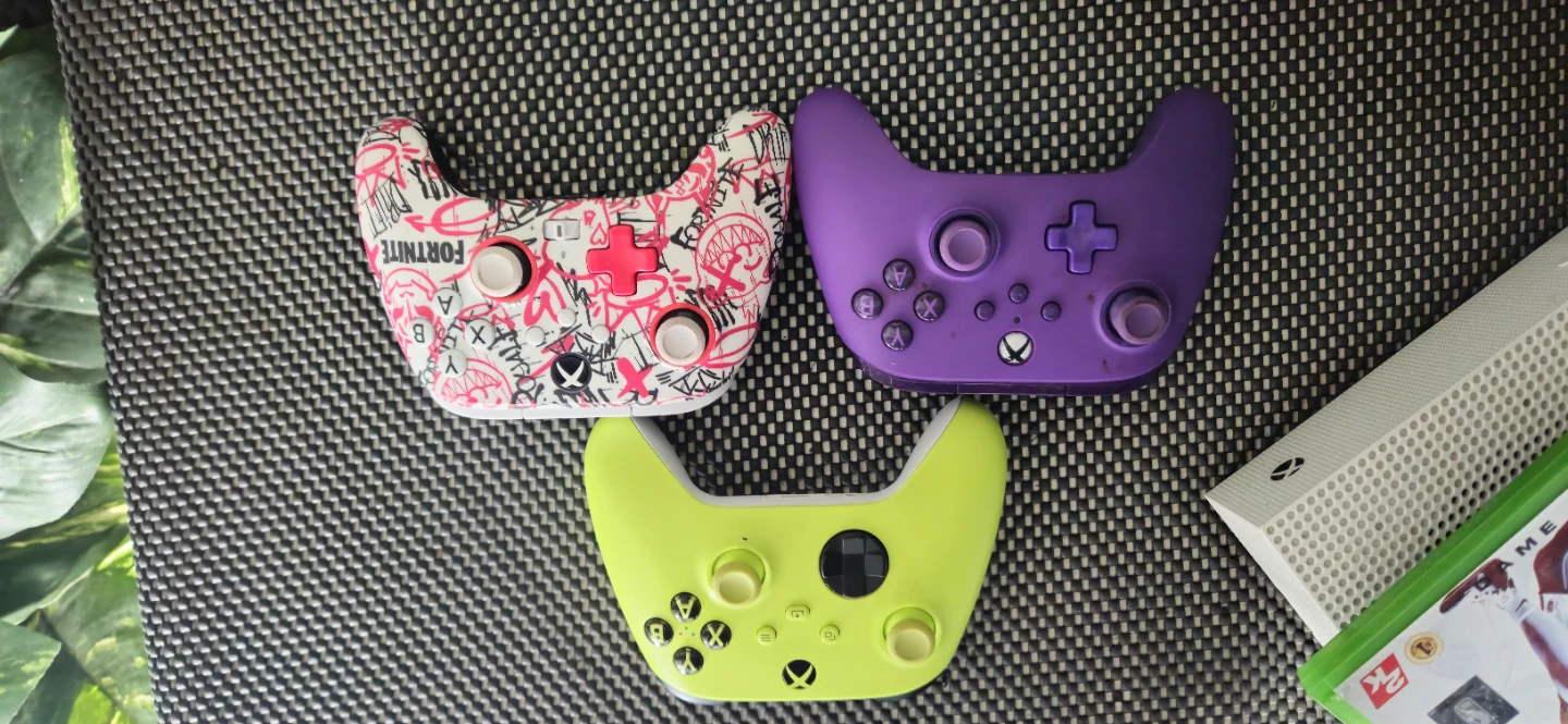 Xbox Console with 3 Controllers and Games - photo 4