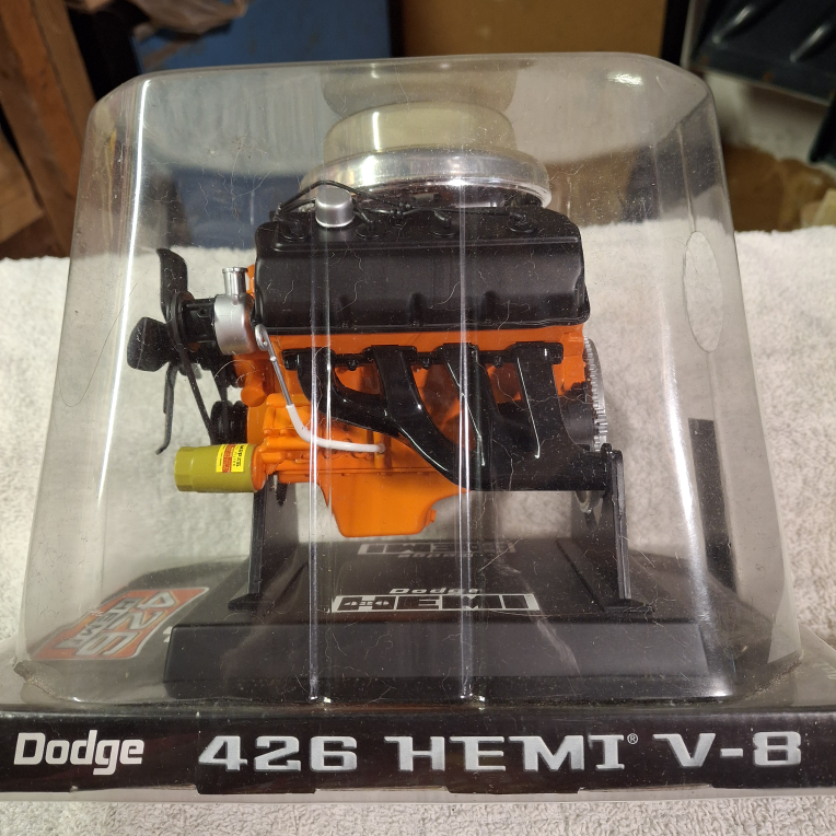 Dodge 426 HEMI V-8 Engine Model - photo 4