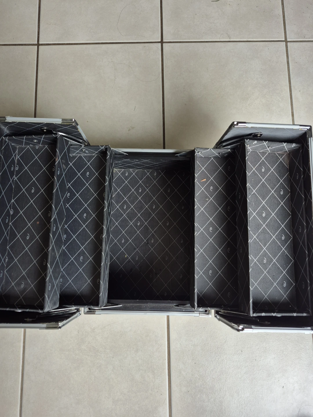 Silver Train Case / Makeup Organizer - photo 5