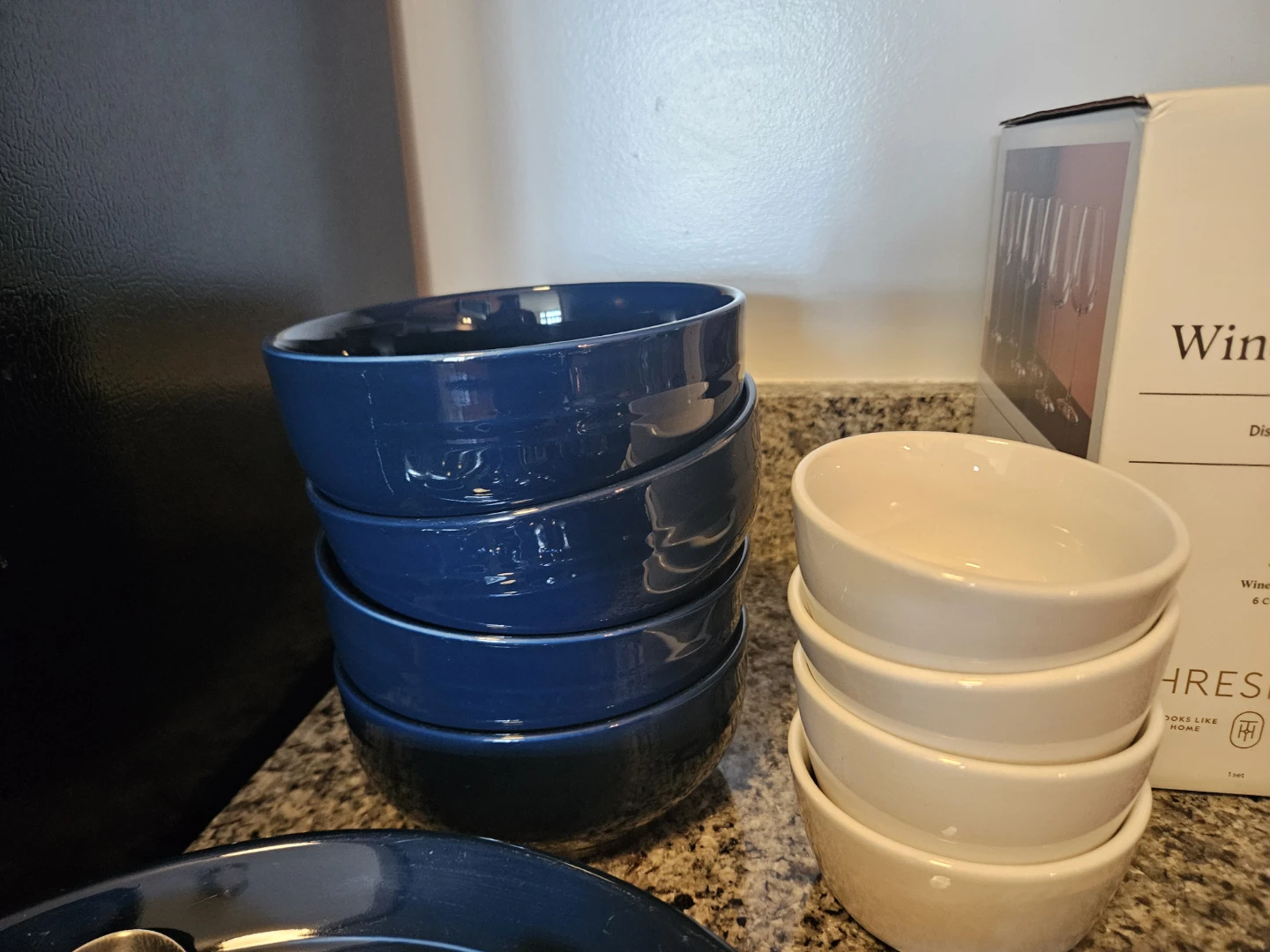 Set of plates, bowls, glasses - photo 2