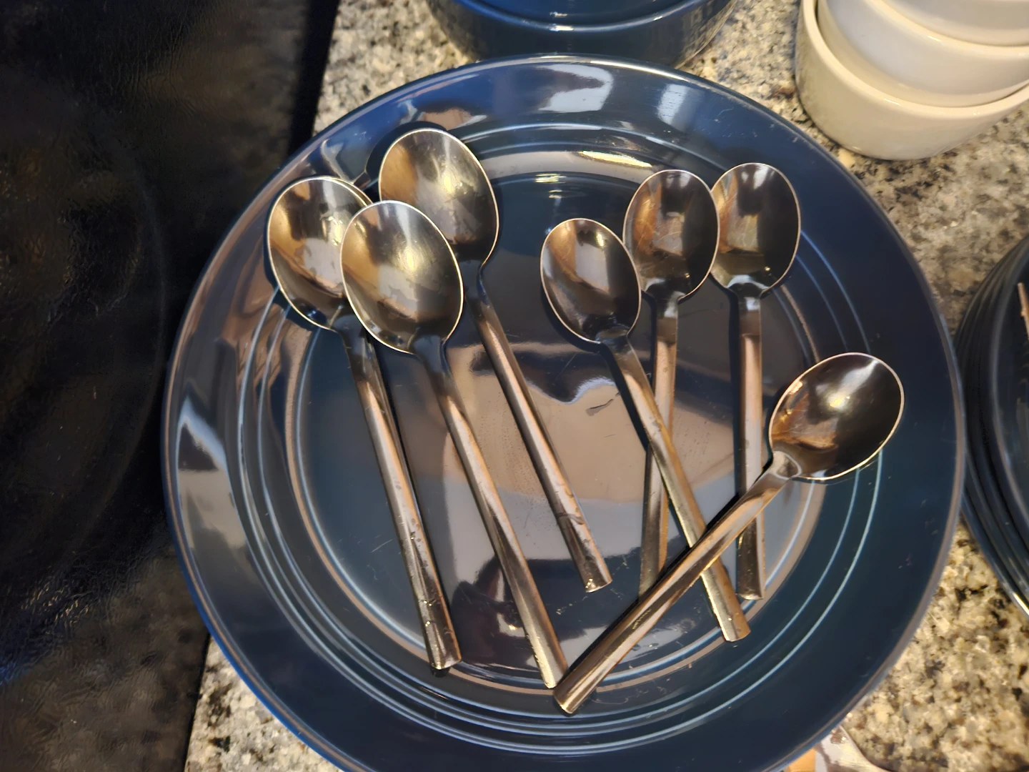 Set of plates, bowls, glasses - photo 4
