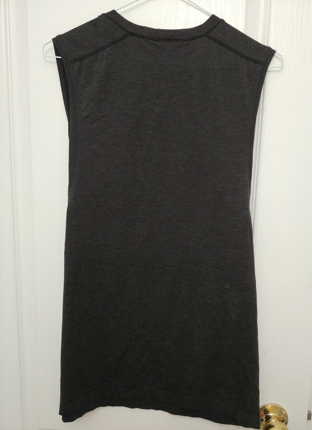 Lululemon Sleeveless Shirt/Tank (L) - photo 3