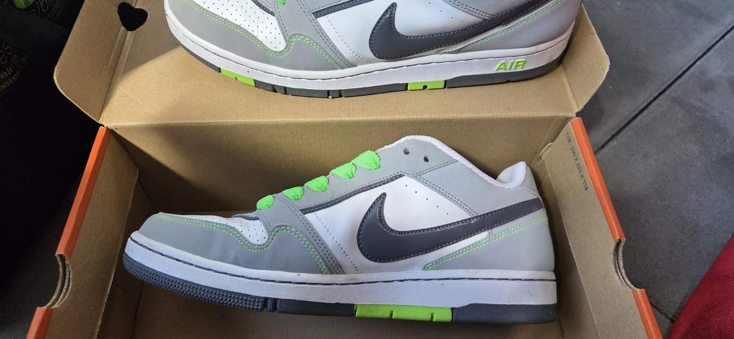 Nike Air Low Top Sneakers - photo 2
