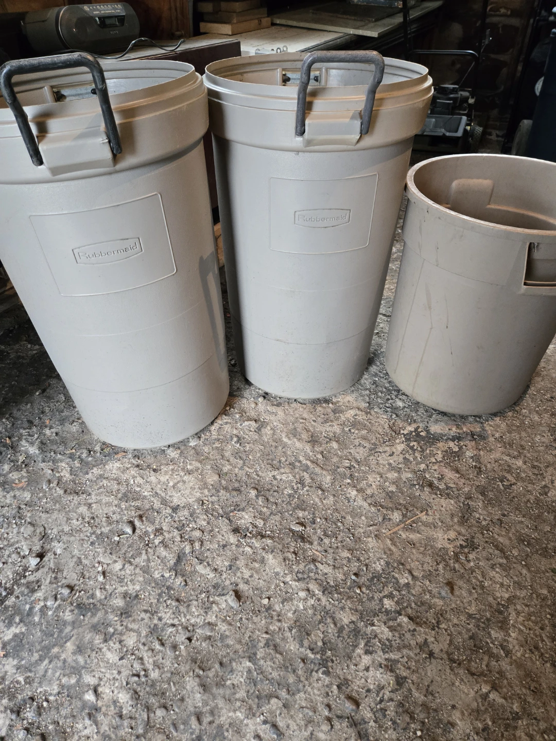 Rubbermaid Trash Cans with Wheels