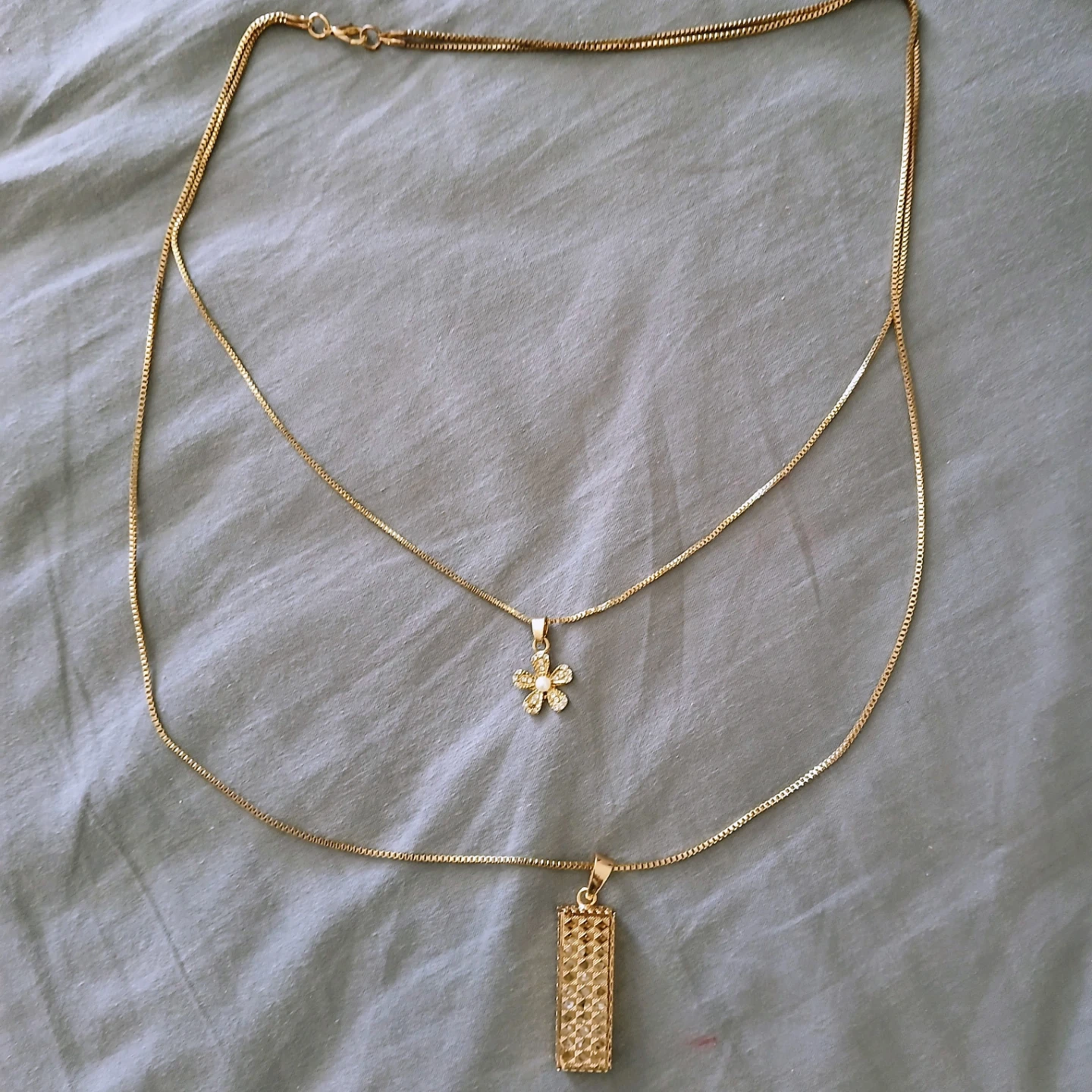 Gold Tone Layered Necklace with Flower and Bar Pendants ⚽