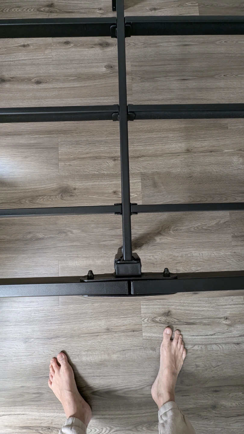 Metal queen Bed Frame - photo 3