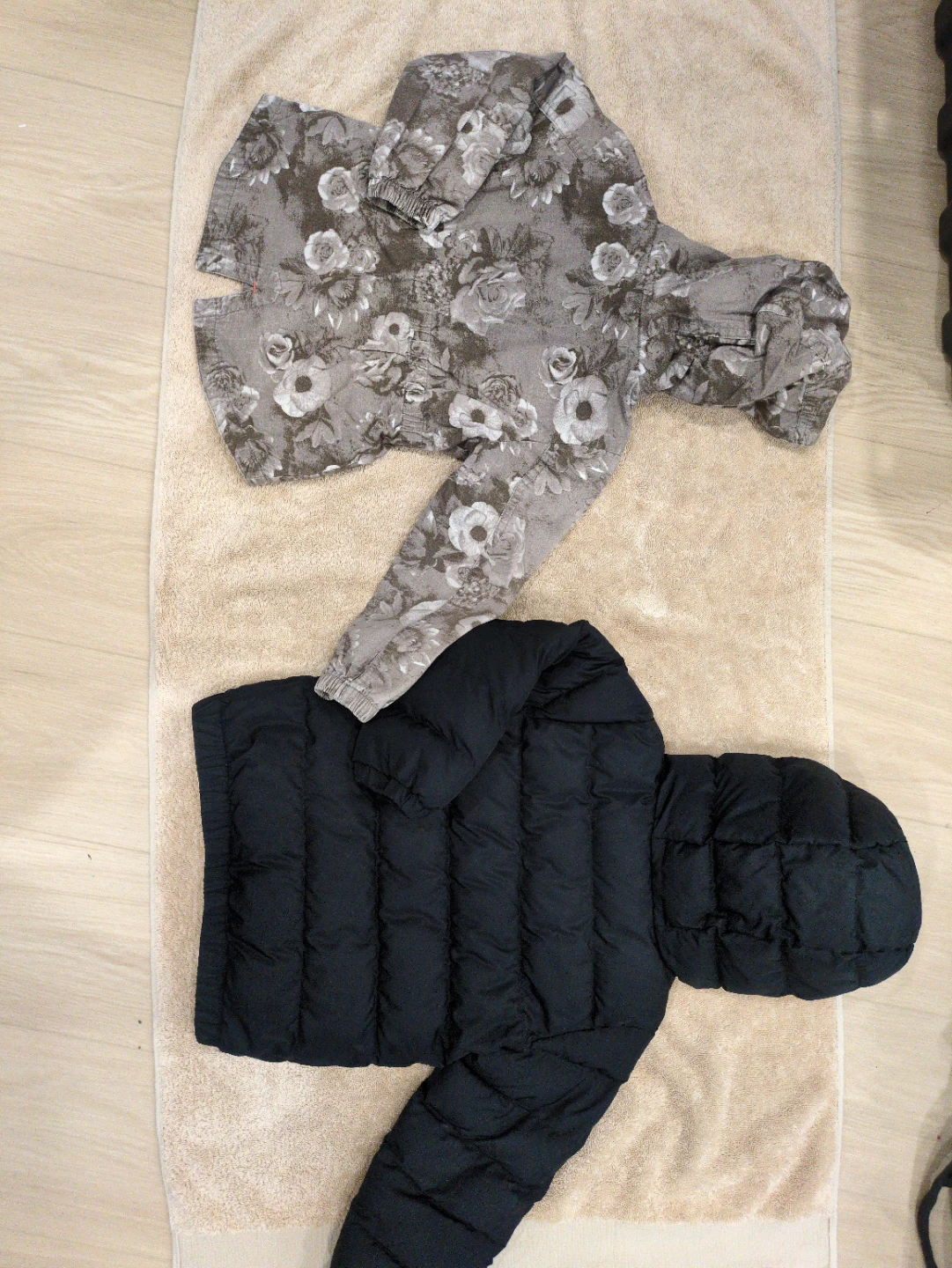 Under Armour Puffer Jacket & Light Floral Jacket size 5 - photo 2