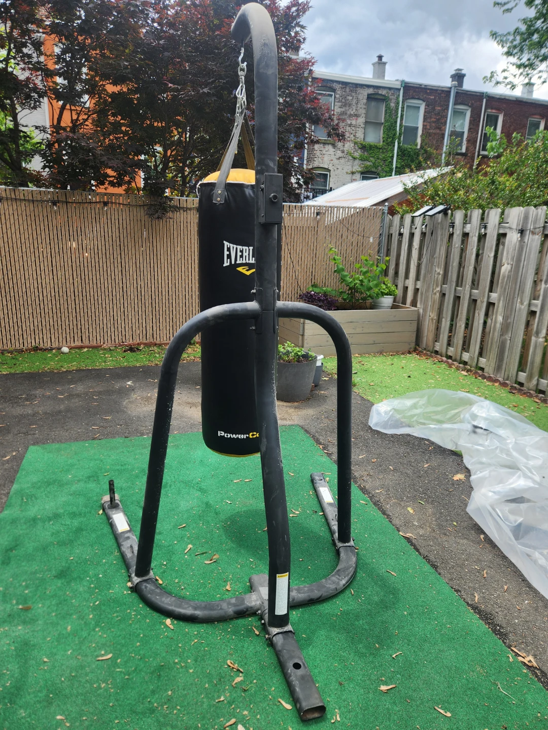 100lbs Everlast PowerCore Heavy Bag with free Stand - photo 4