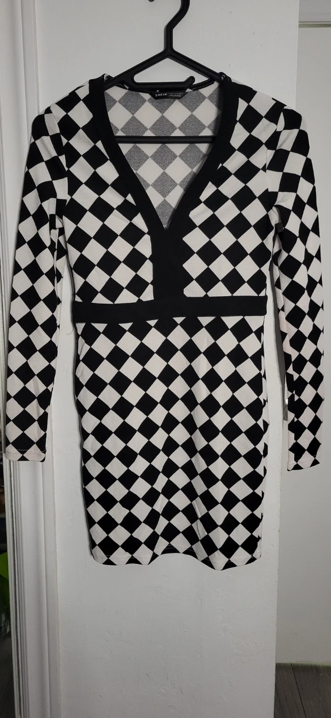 SHEIN Black & White Diamond Pattern Dress
