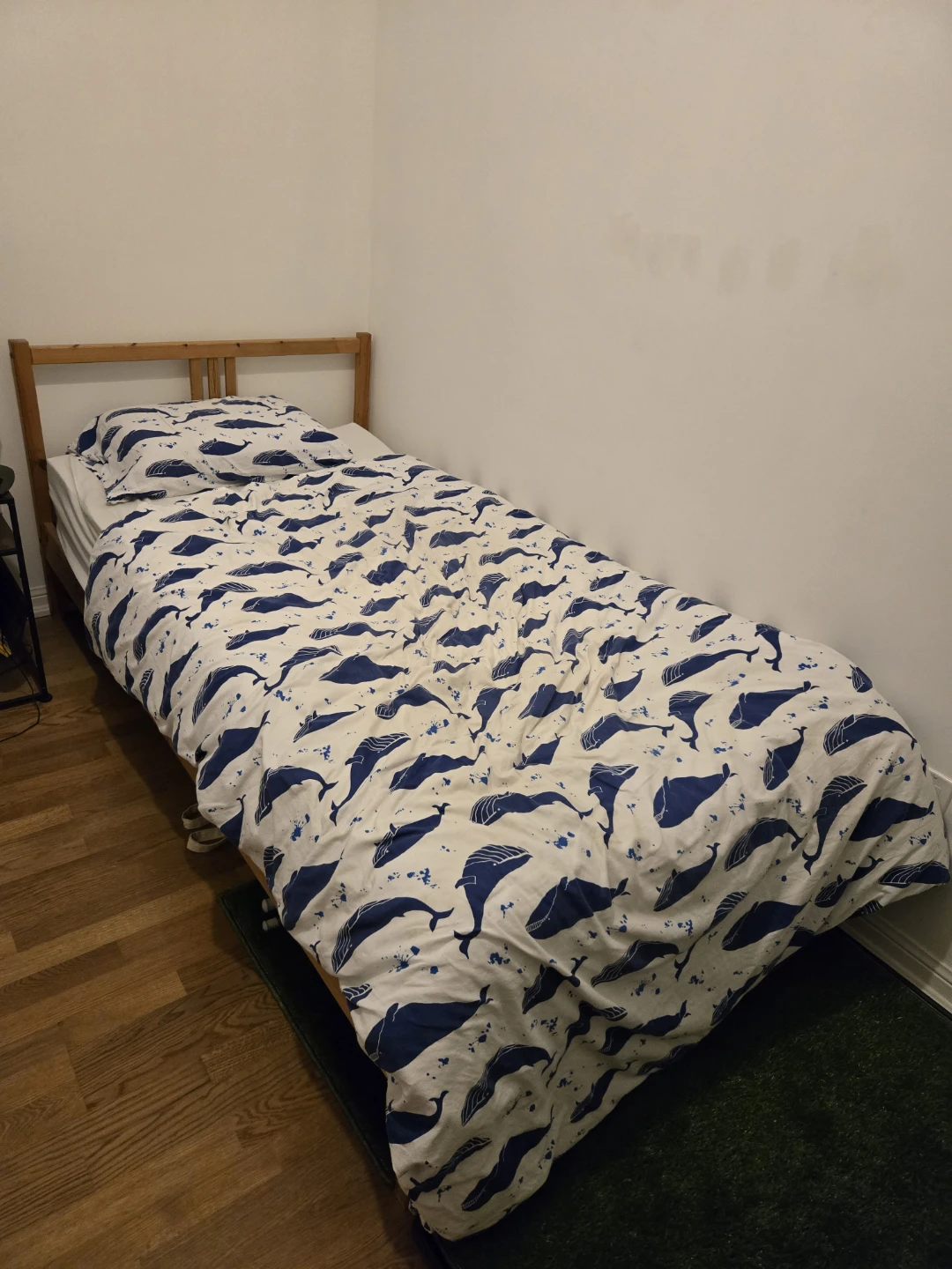 Twin bed frame & mattress