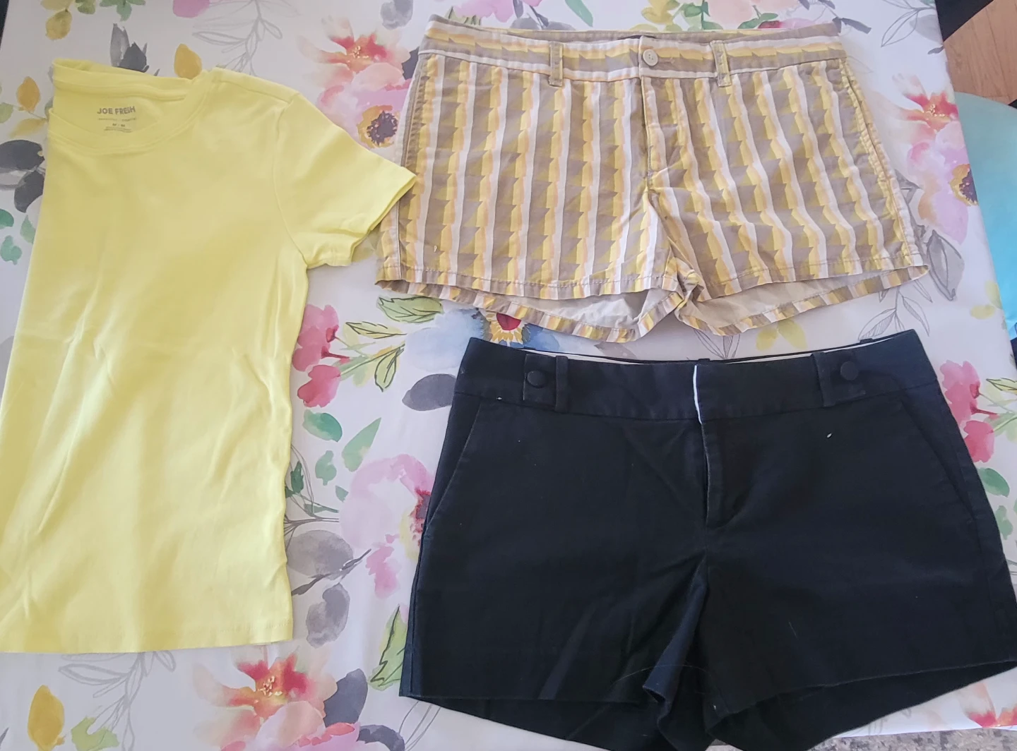 Womens clothing lot, medium and size 10 shorts