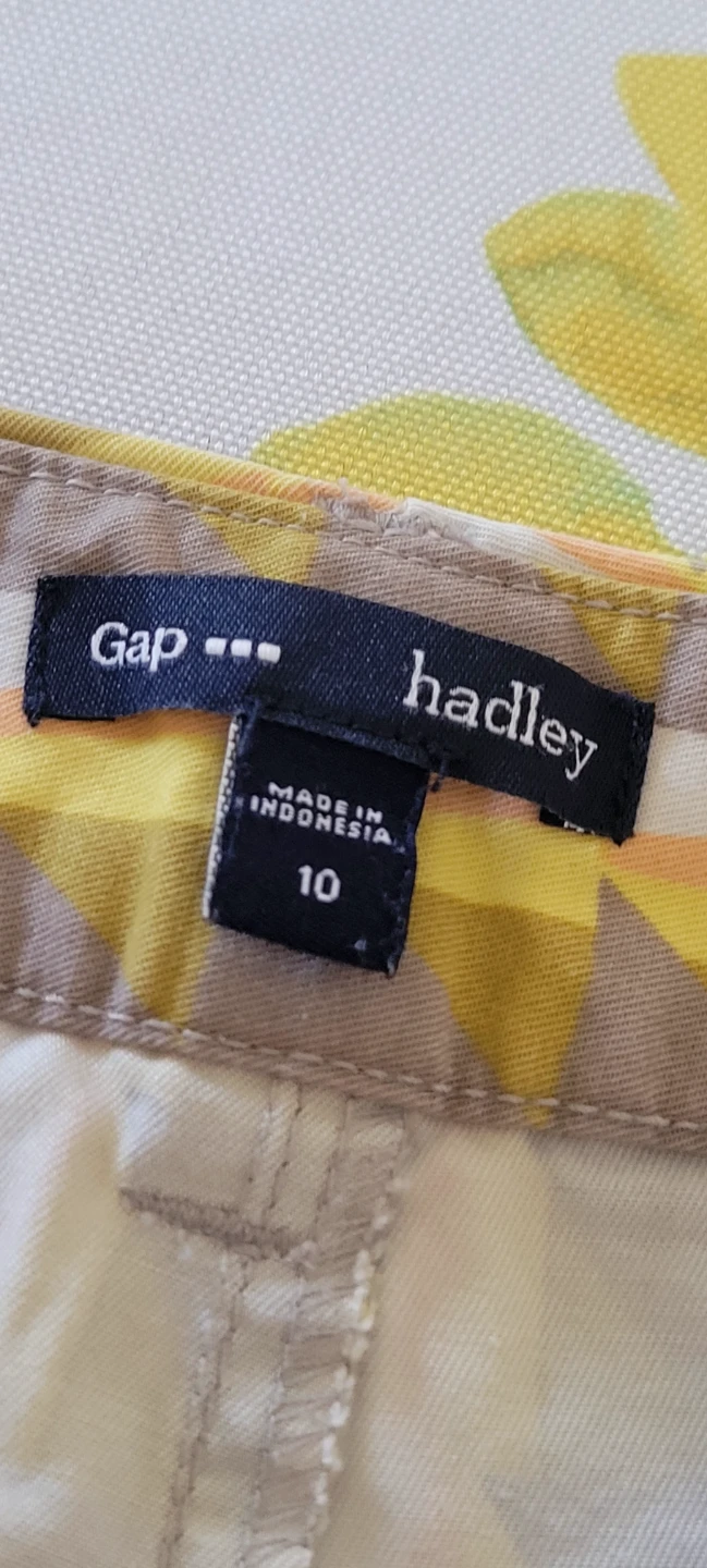 Womens clothing lot, medium and size 10 shorts - photo 4