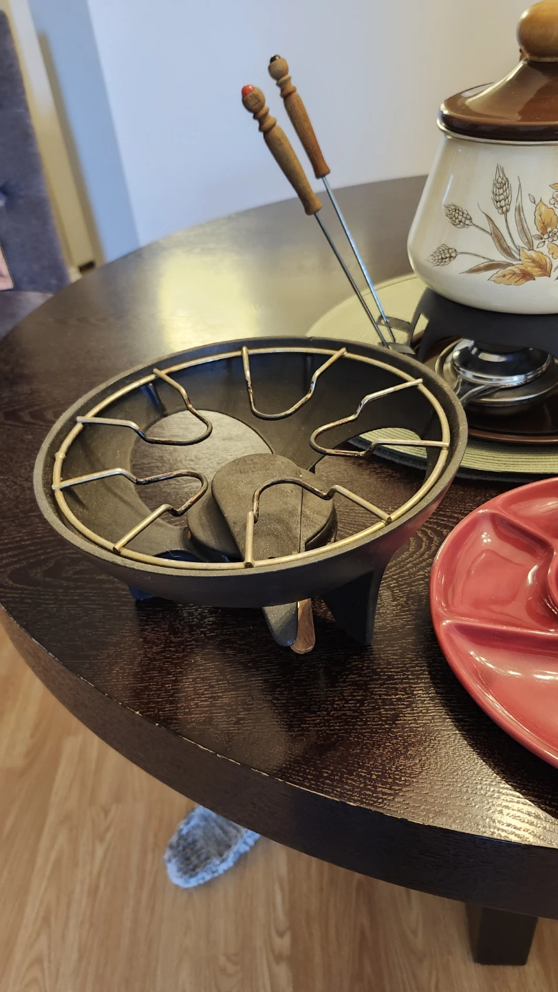 Fondue Set with Plates - photo 4