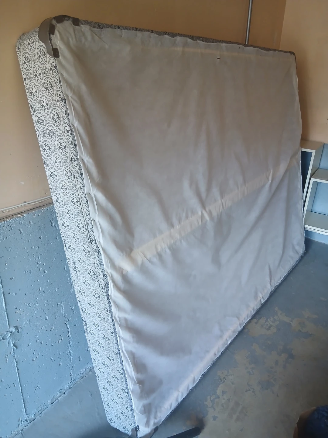 Mattress box queen size