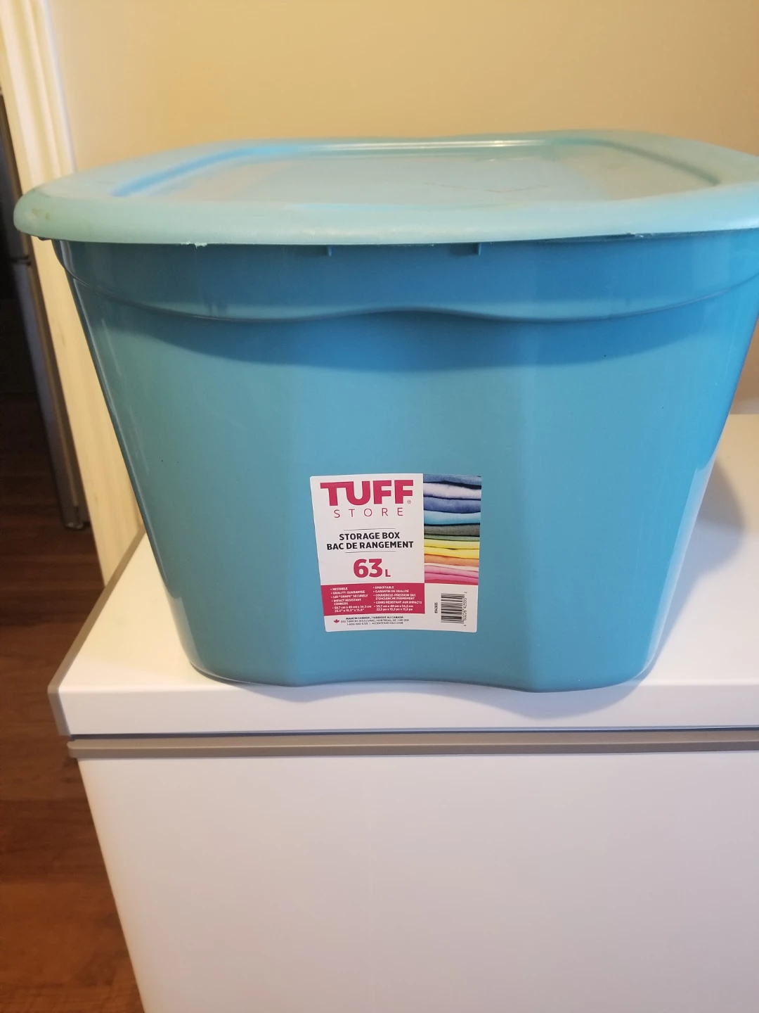 6 storage bins, including three 62L