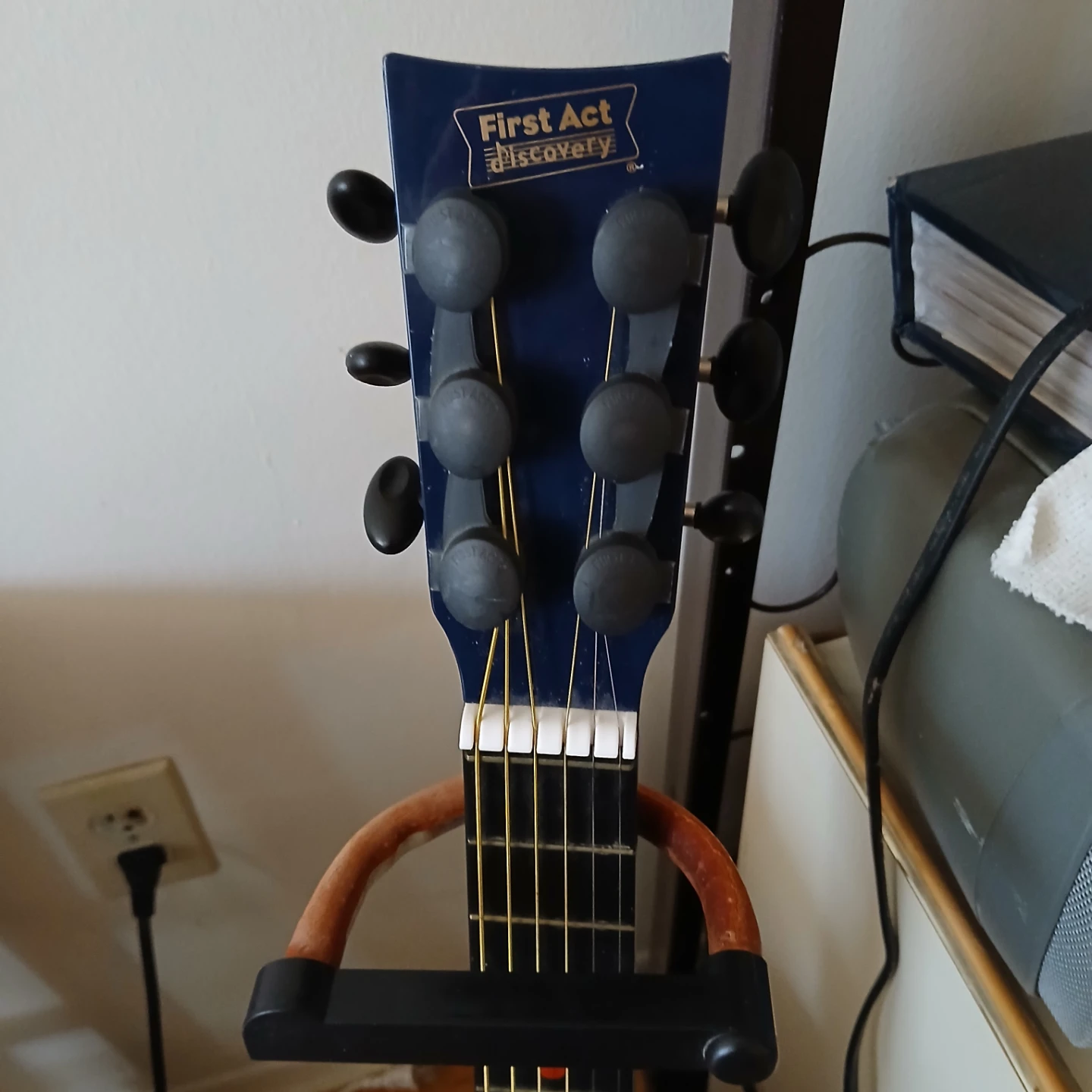 Childrens First Act Discovery Guitar with Case - photo 2