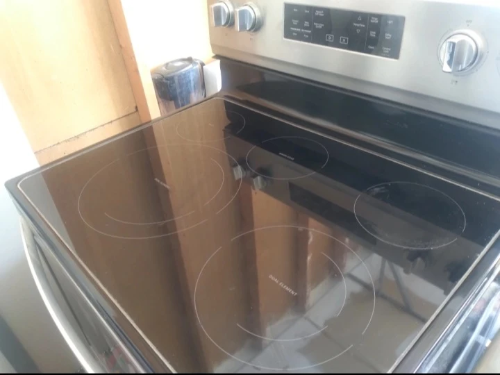 Whirlpool Electric Stove with Smooth Top - photo 5