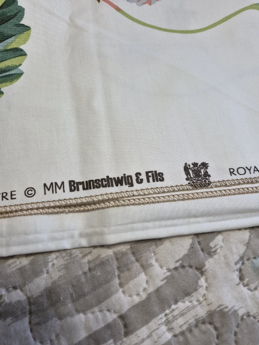 Beautiful 47 1/2" x 52" Strawberry Tablecloth - photo 5