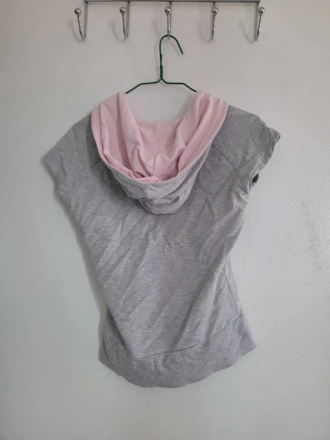 Grey zip-up hoodie with pink trim and number 75 - photo 2