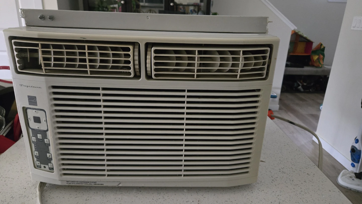 Frigidaire Window Air Conditioner - photo 3