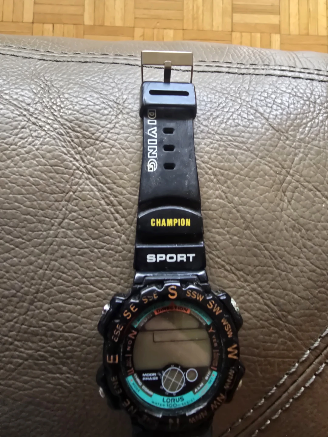 Lorus Champion Sport Watch - Water Resistant 10 Bar - photo 2