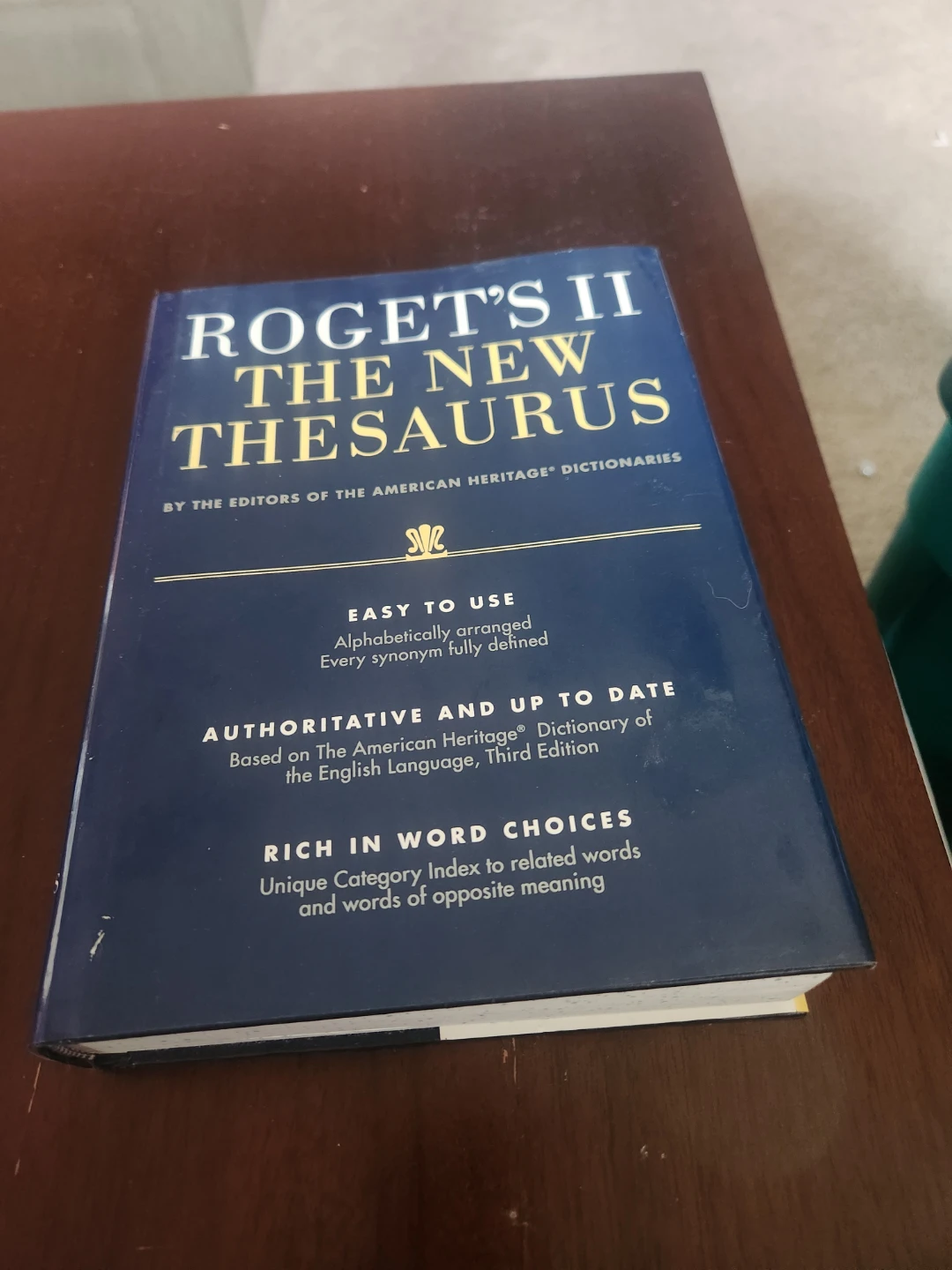 Roget's II The New Thesaurus Book