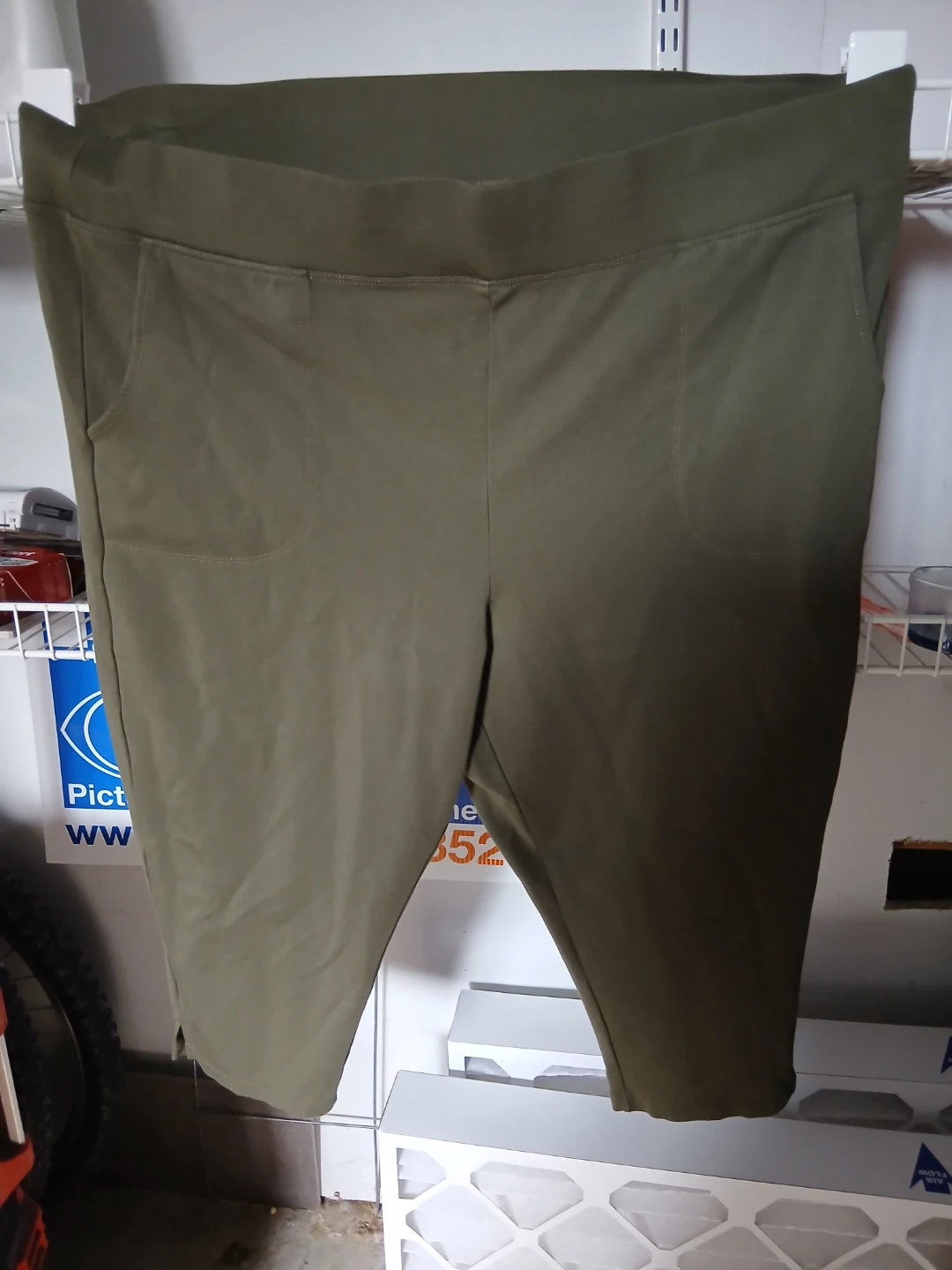 Pennington's Green Cropped Leggings Size 4X