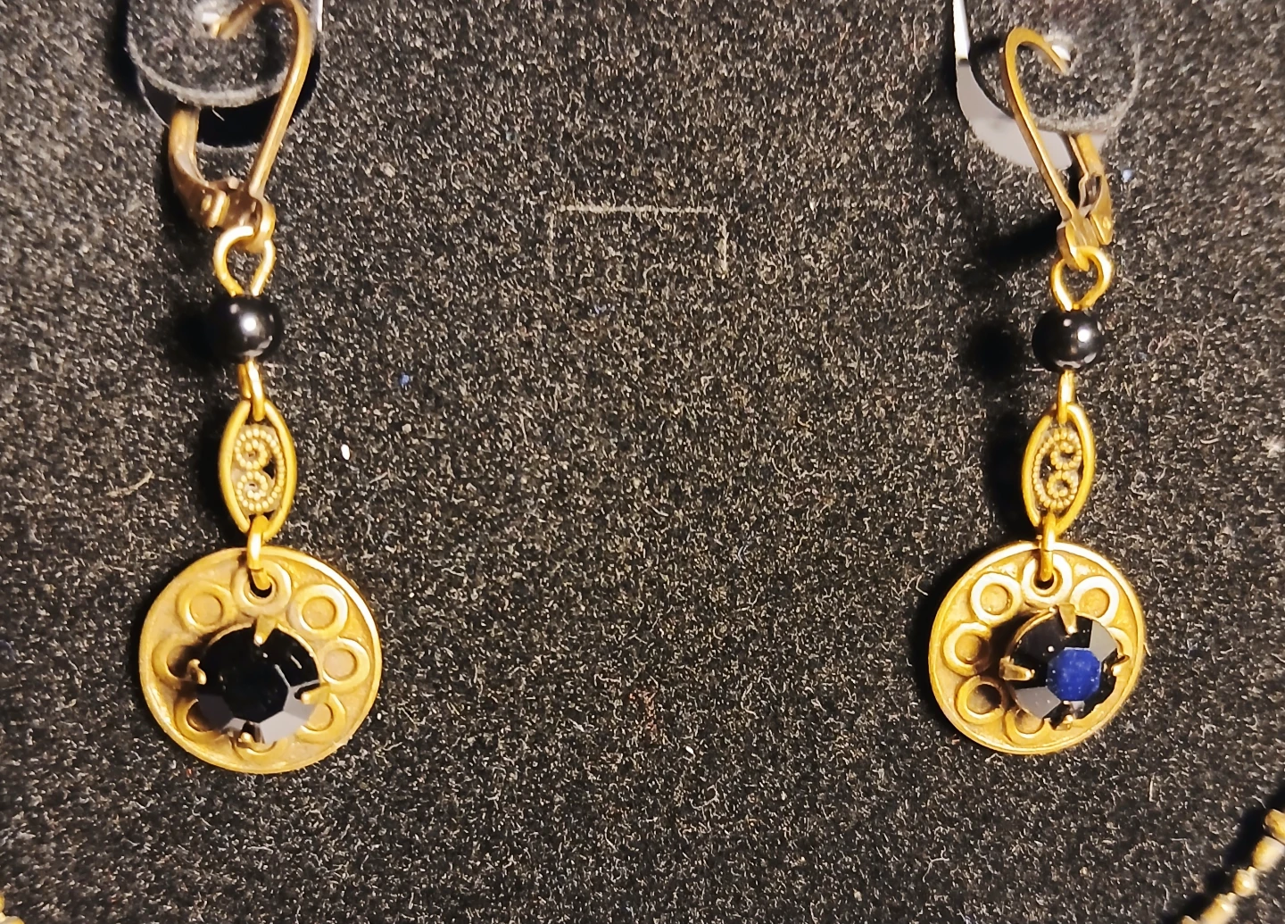Cameo Necklace and Earring Set - photo 5