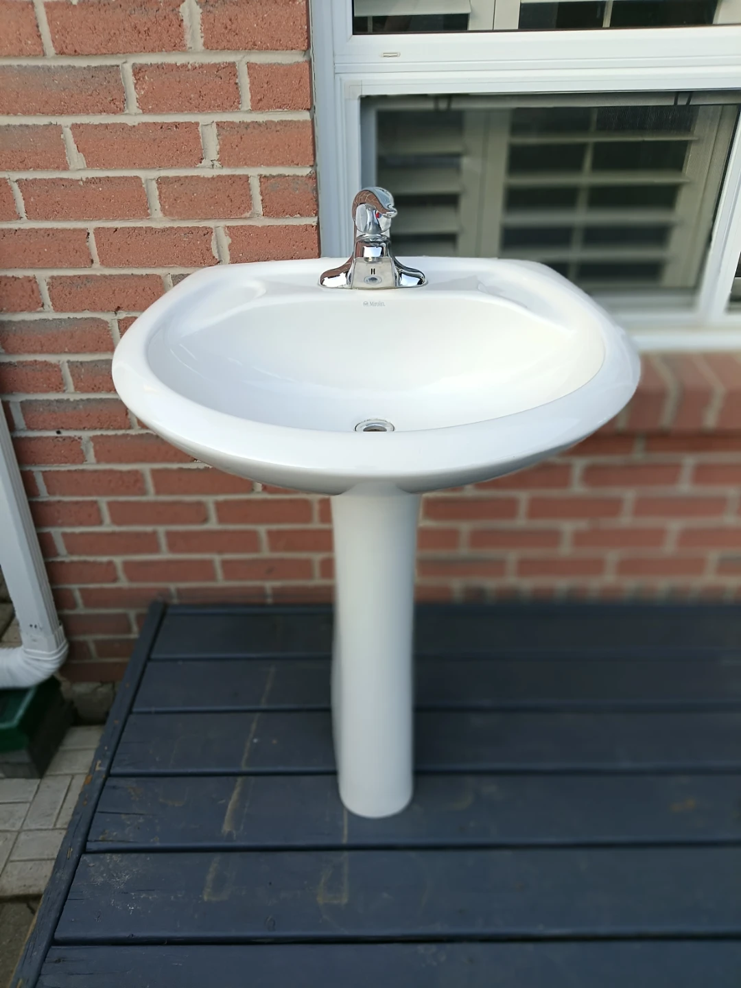 Pedestal Sink with Faucet