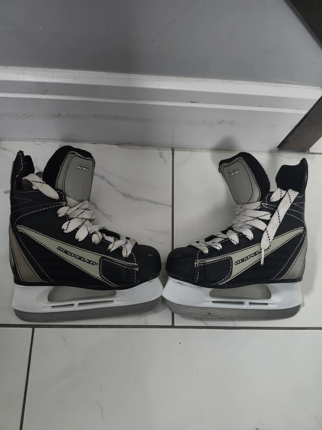Hockey Skates Youth Size Y12 - photo 3