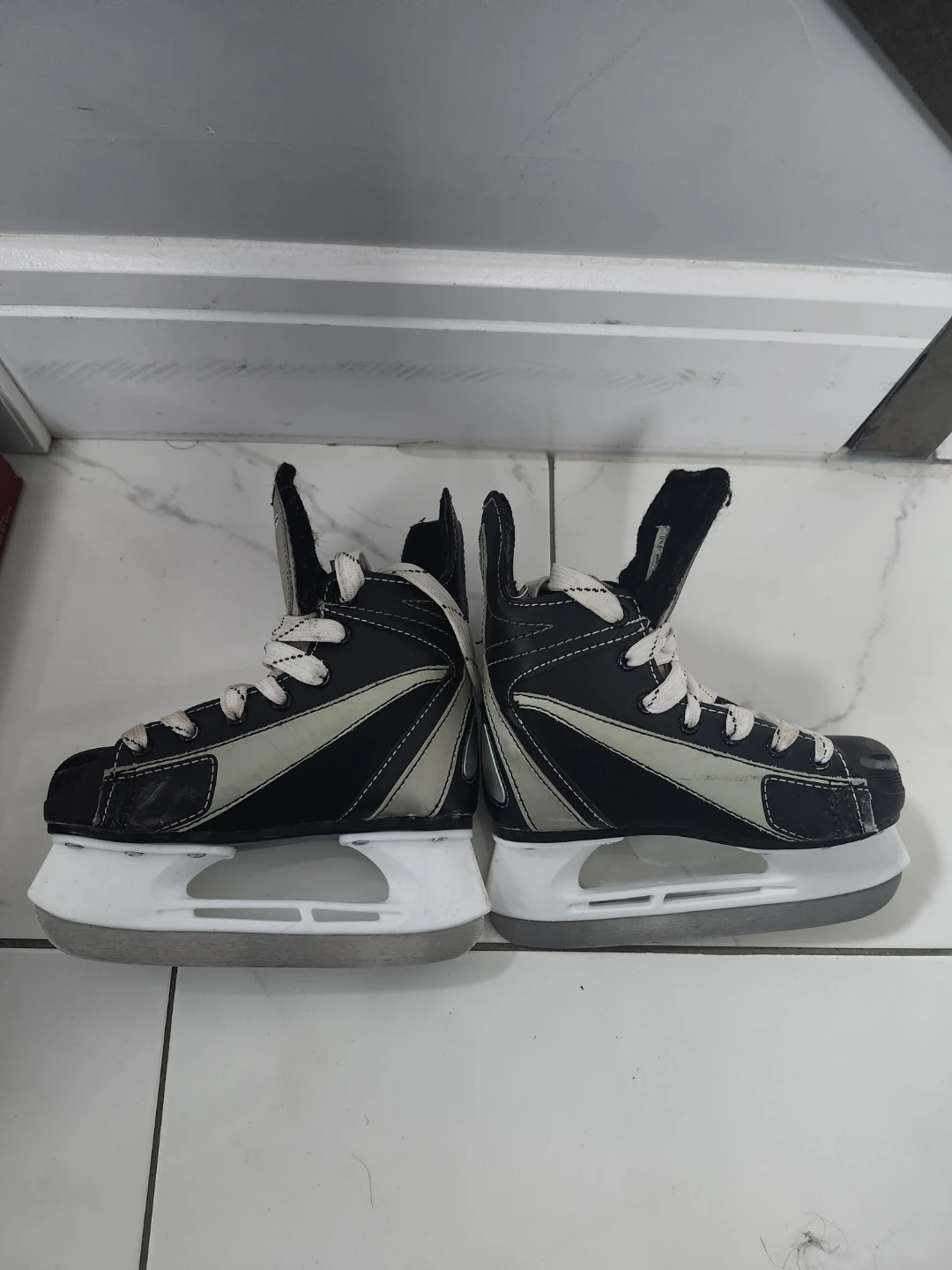 Hockey Skates Youth Size Y12 - photo 4