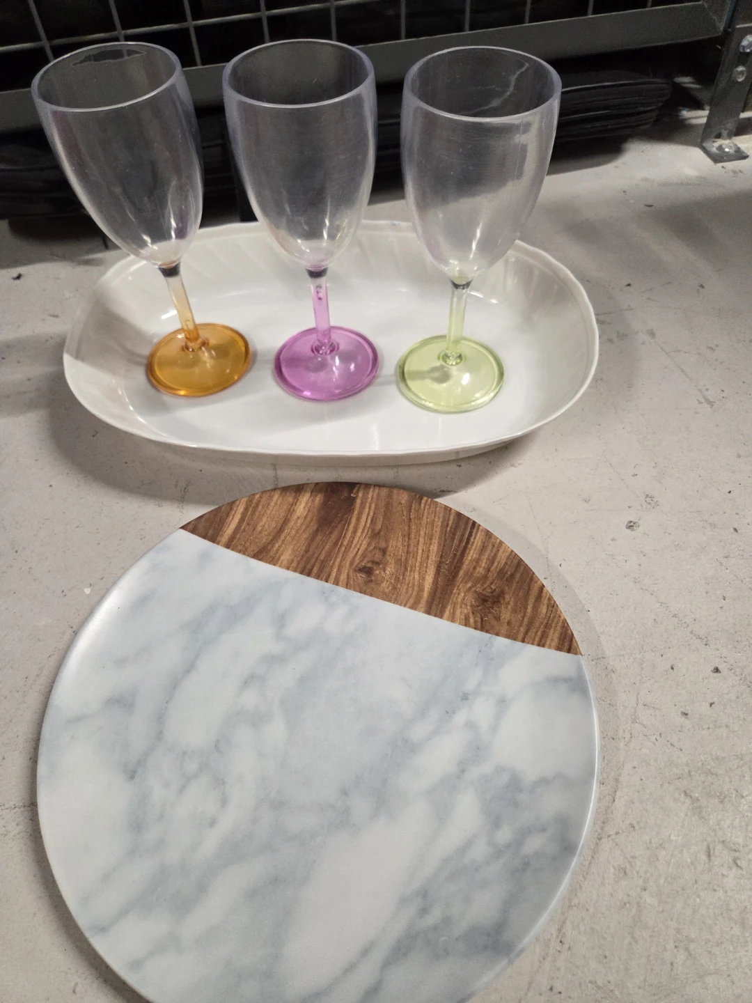 Round Marble Wood Serving Board and 3 Plastic Wine Glasses - photo 3