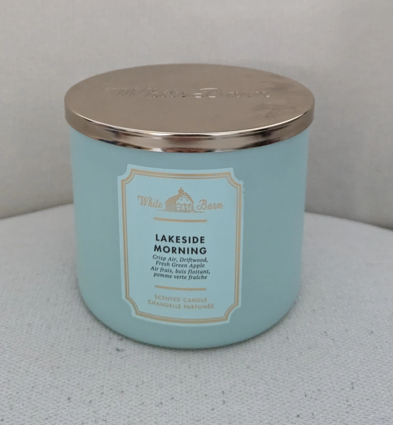 ⚽ White Barn Lakeside Morning Scented Candle