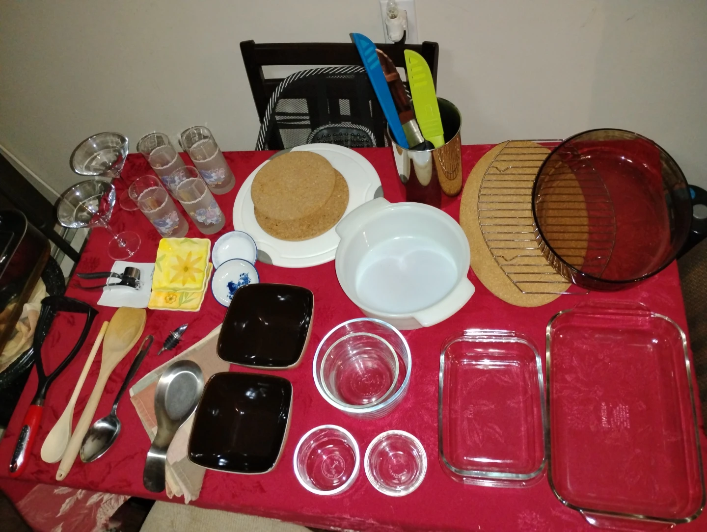 Assorted Glass Bakeware and Kitchenware Set