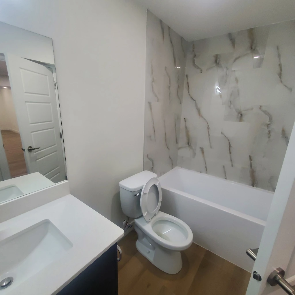 Modern Basement Suite with Private entrance and Bathroom - photo 3