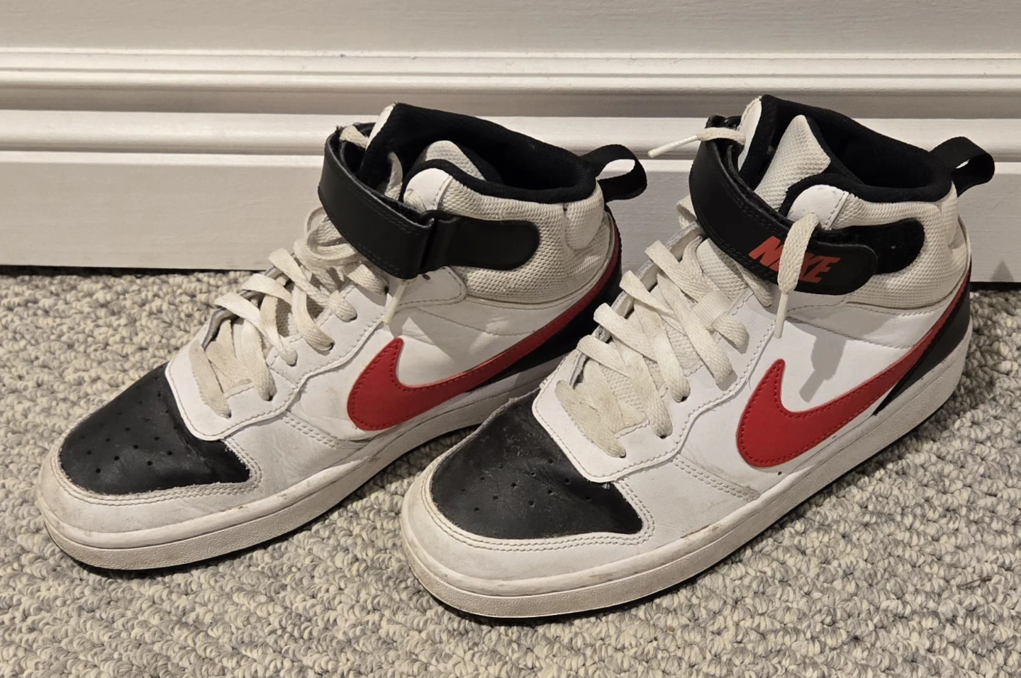 Nike Mid-Top Shoes White/Black/Red ⚽️