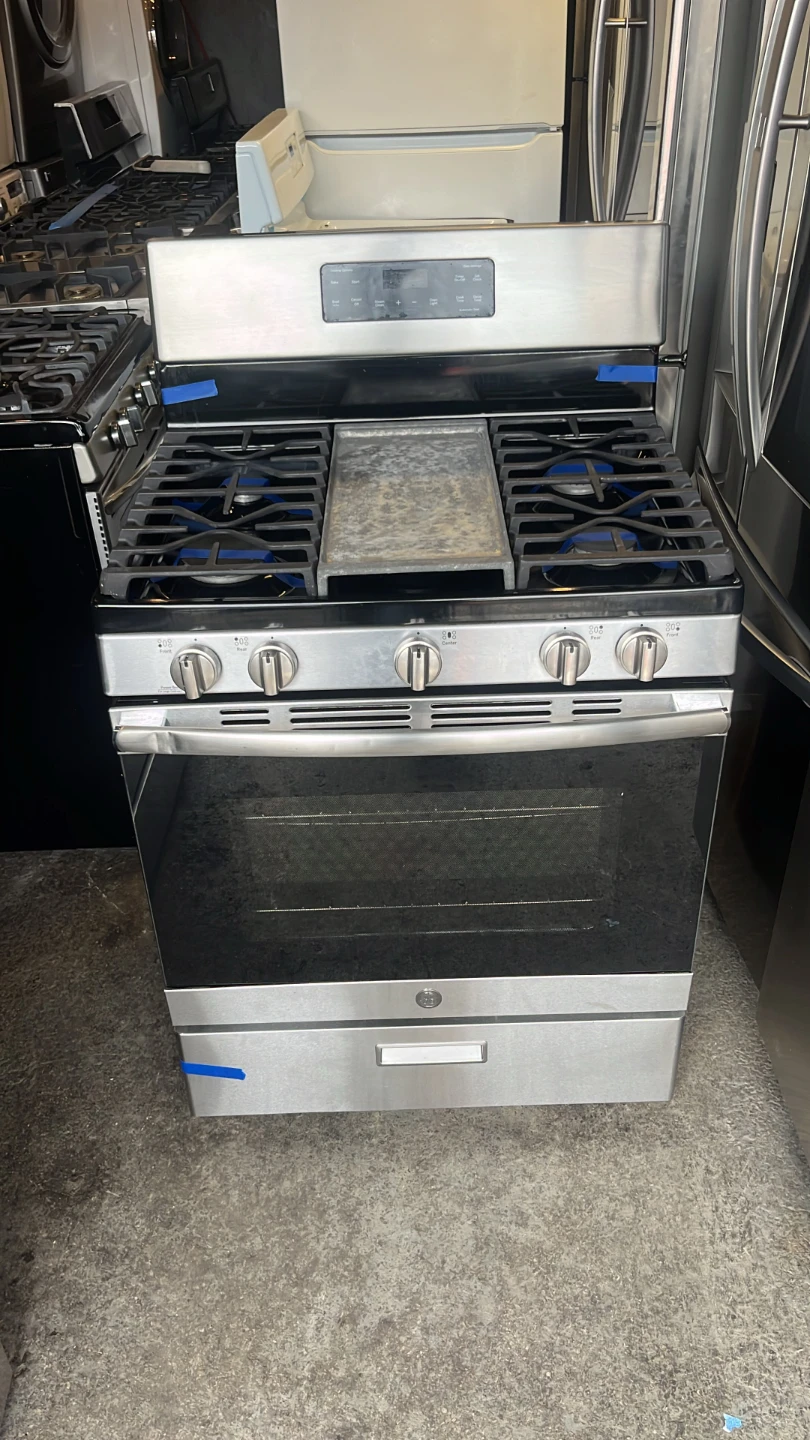 GE Stainless Steel Gas Range - photo 2